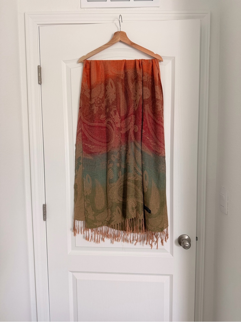 Elegant Cashmere Paisley Women’s Scarf